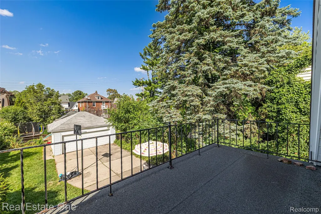 21546 Gregory Street Dearborn City MI 48124