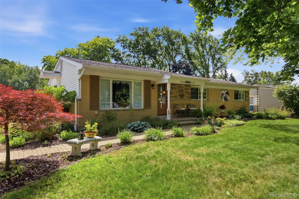 4844 Whitlow Boulevard Commerce Charter Township MI 48382