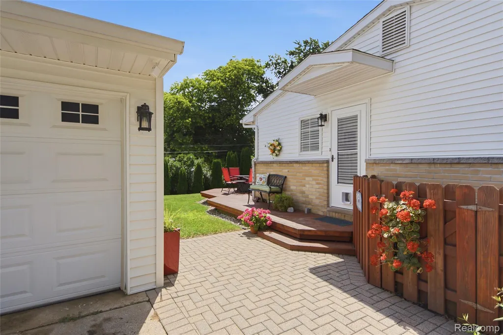 4844 Whitlow Boulevard Commerce Charter Township MI 48382