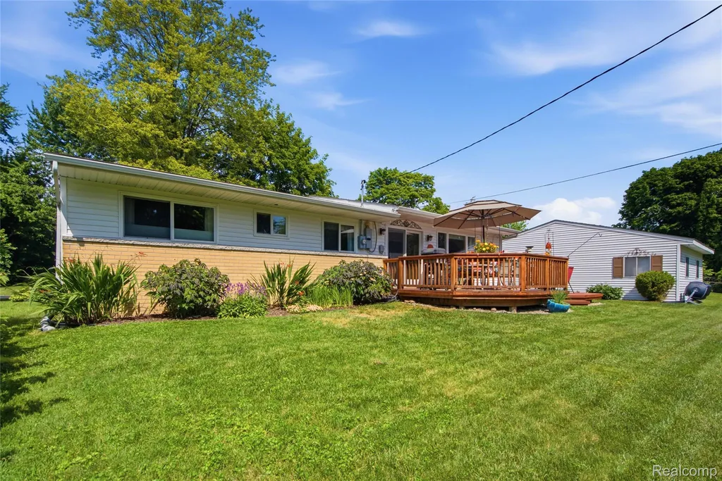 4844 Whitlow Boulevard Commerce Charter Township MI 48382