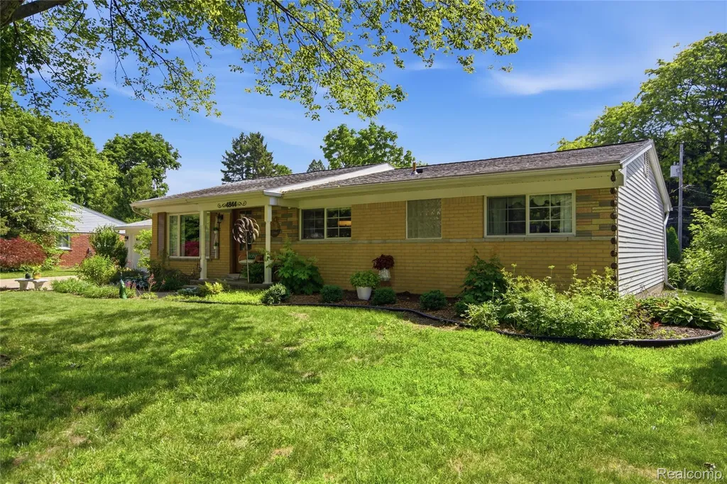 4844 Whitlow Boulevard Commerce Charter Township MI 48382