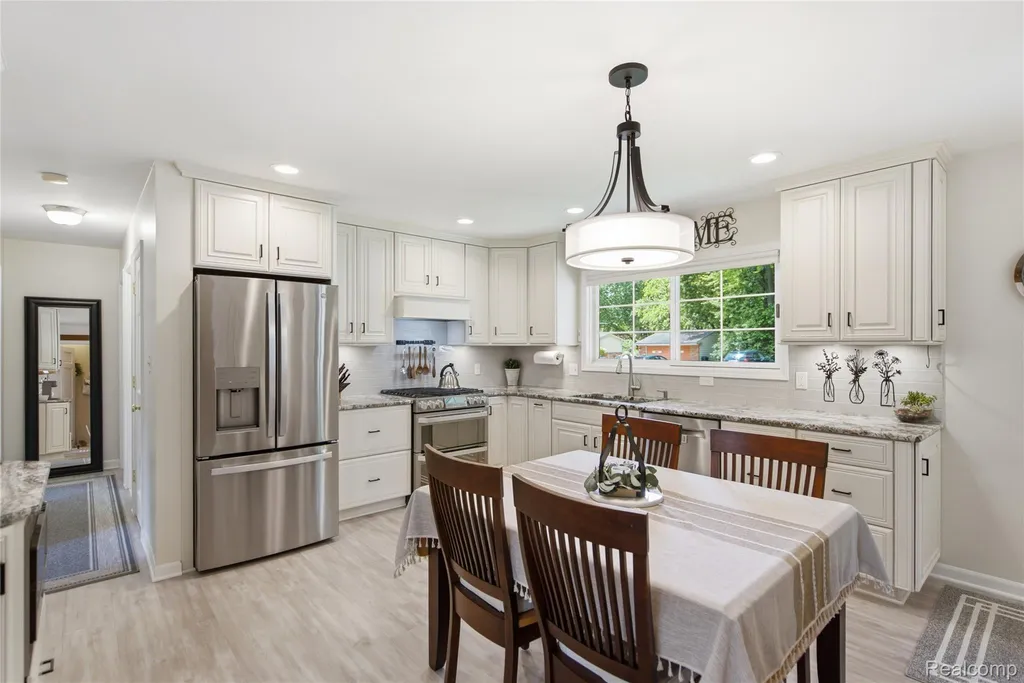4844 Whitlow Boulevard Commerce Charter Township MI 48382