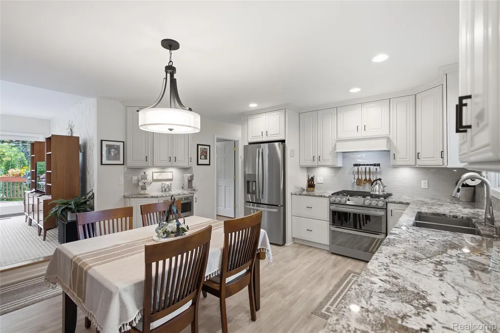 4844 Whitlow Boulevard Commerce Charter Township MI 48382