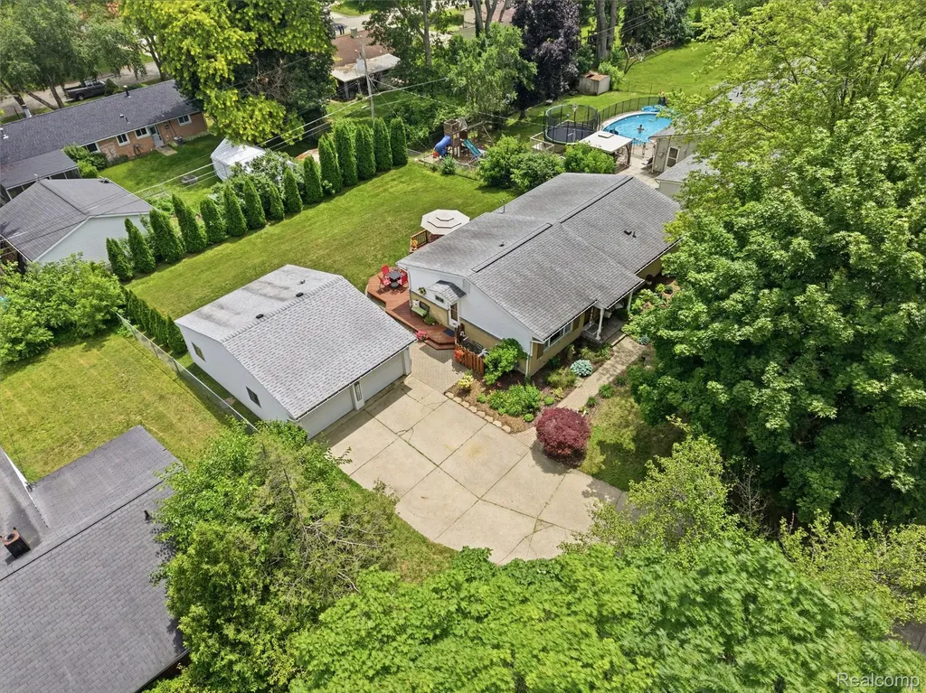 4844 Whitlow Boulevard Commerce Charter Township MI 48382