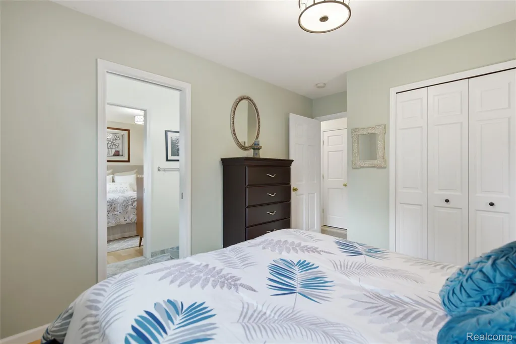 4844 Whitlow Boulevard Commerce Charter Township MI 48382