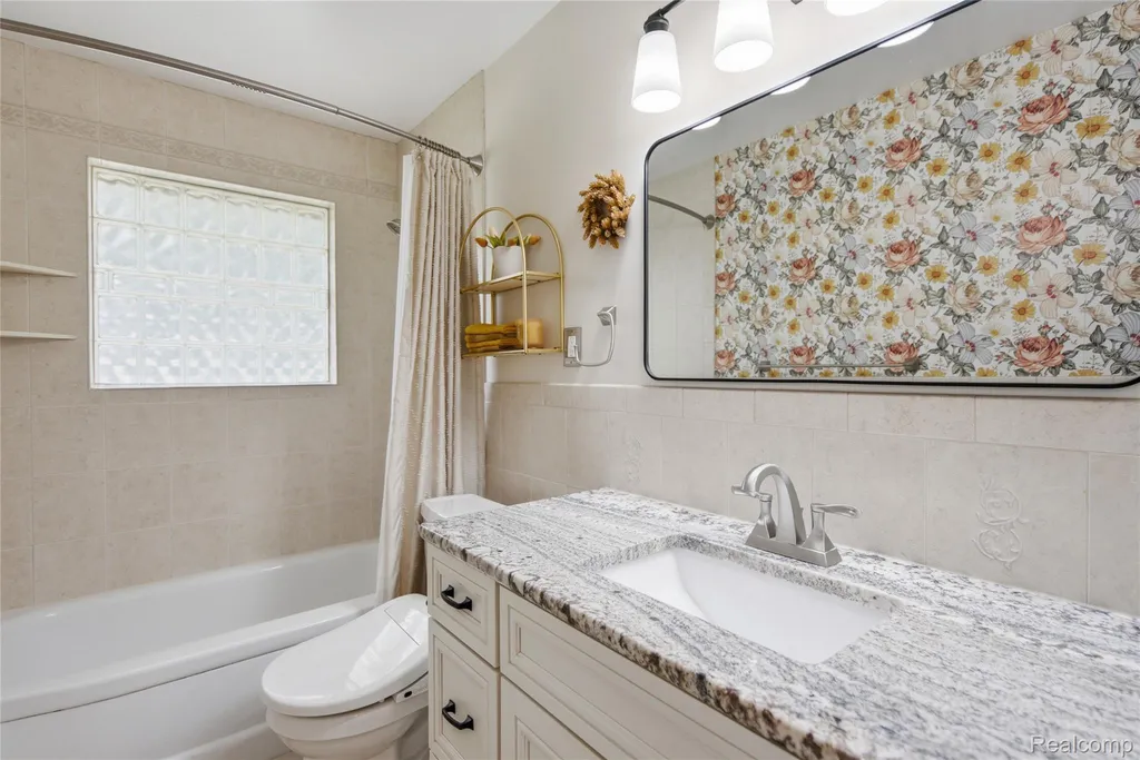 4844 Whitlow Boulevard Commerce Charter Township MI 48382