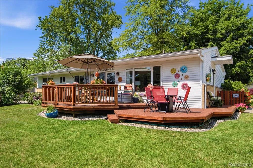 4844 Whitlow Boulevard Commerce Charter Township MI 48382