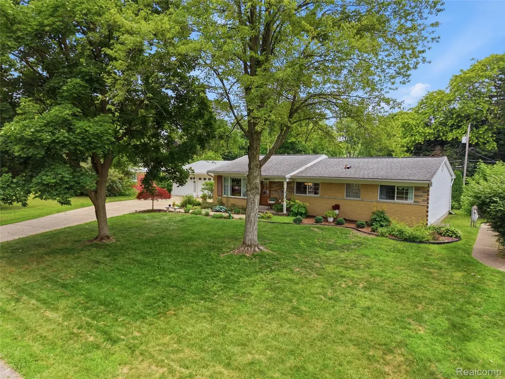 4844 Whitlow Boulevard Commerce Charter Township MI 48382