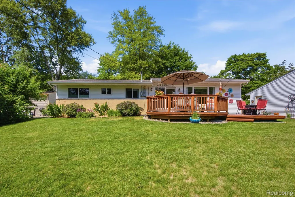 4844 Whitlow Boulevard Commerce Charter Township MI 48382