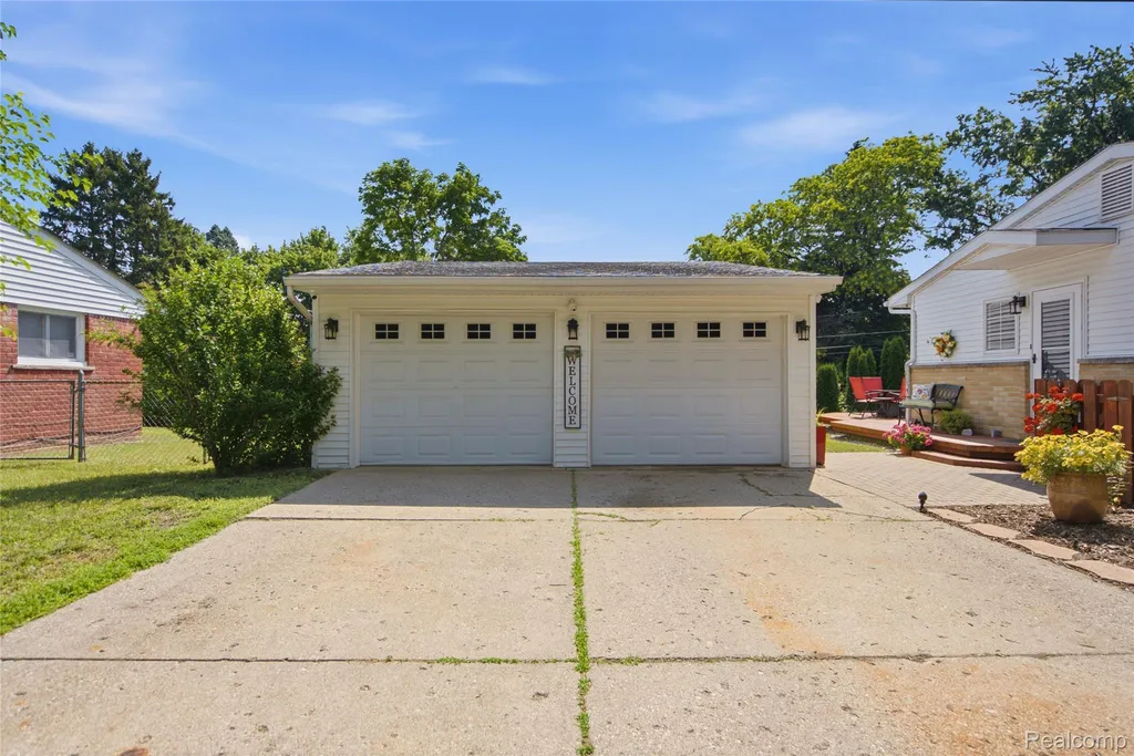 4844 Whitlow Boulevard Commerce Charter Township MI 48382