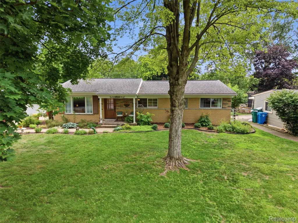 4844 Whitlow Boulevard Commerce Charter Township MI 48382