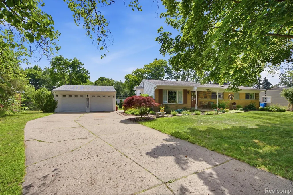 4844 Whitlow Boulevard Commerce Charter Township MI 48382