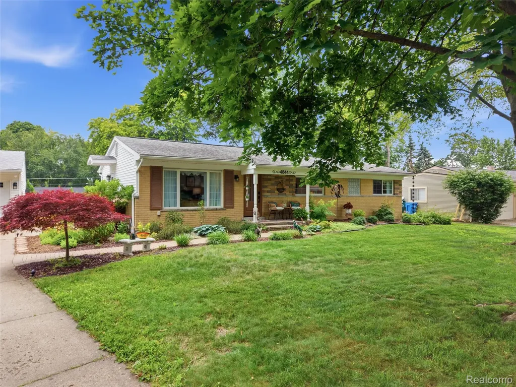 4844 Whitlow Boulevard Commerce Charter Township MI 48382