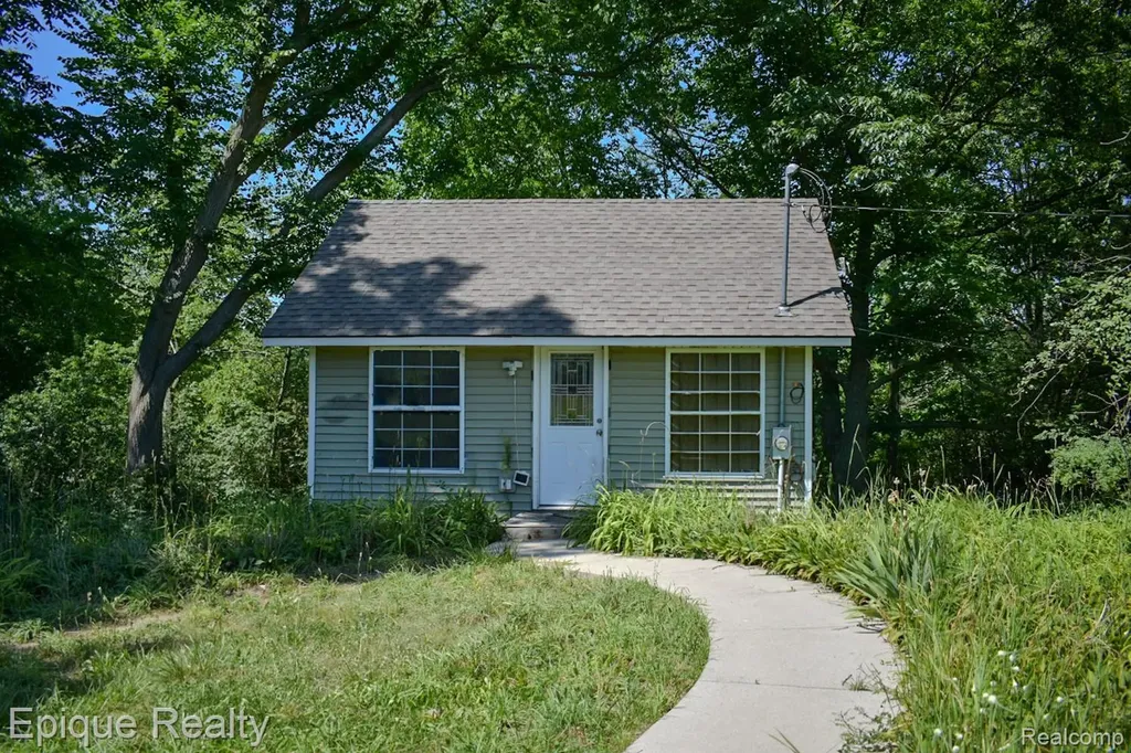 300 W Dewey Road Owosso Charter Township MI 48867