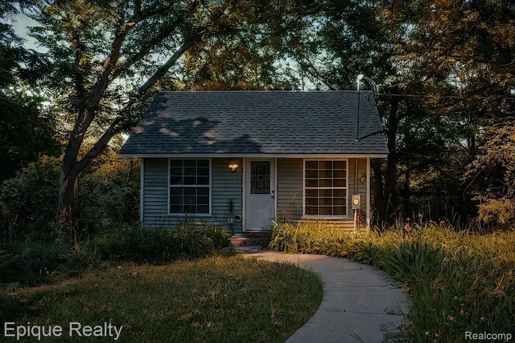 300 W Dewey Road Owosso Charter Township MI 48867