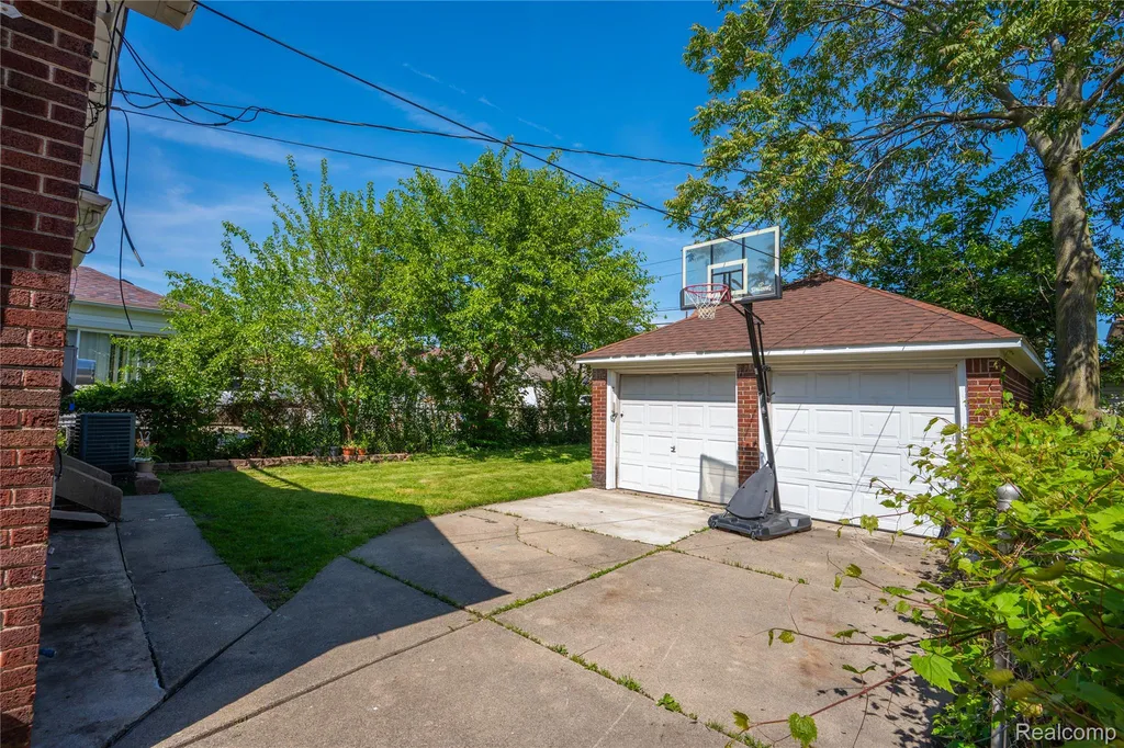 7620 Middlepointe Street Dearborn City MI 48126