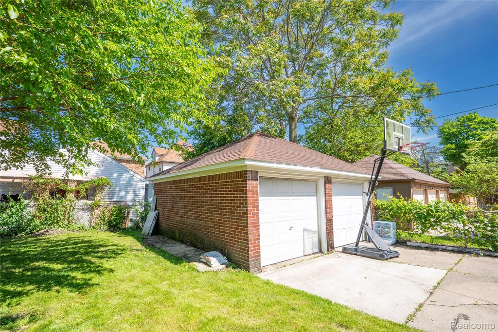 7620 Middlepointe Street Dearborn City MI 48126