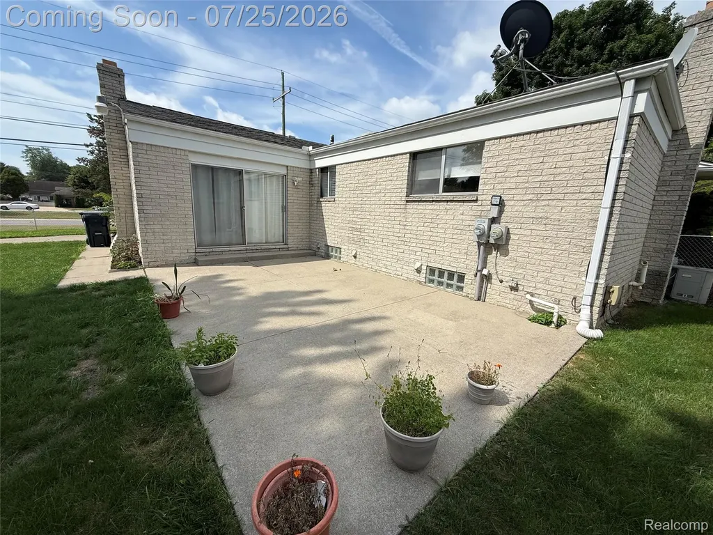 37018 Tamarack Drive Sterling Heights City MI 48310