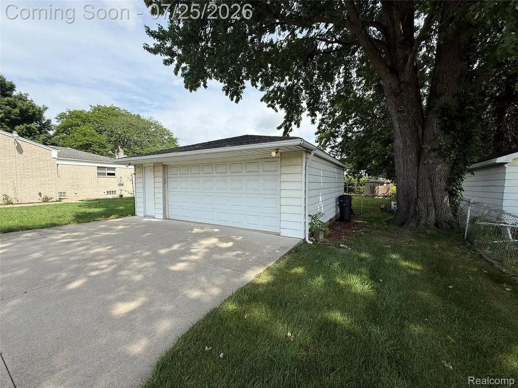 37018 Tamarack Drive Sterling Heights City MI 48310
