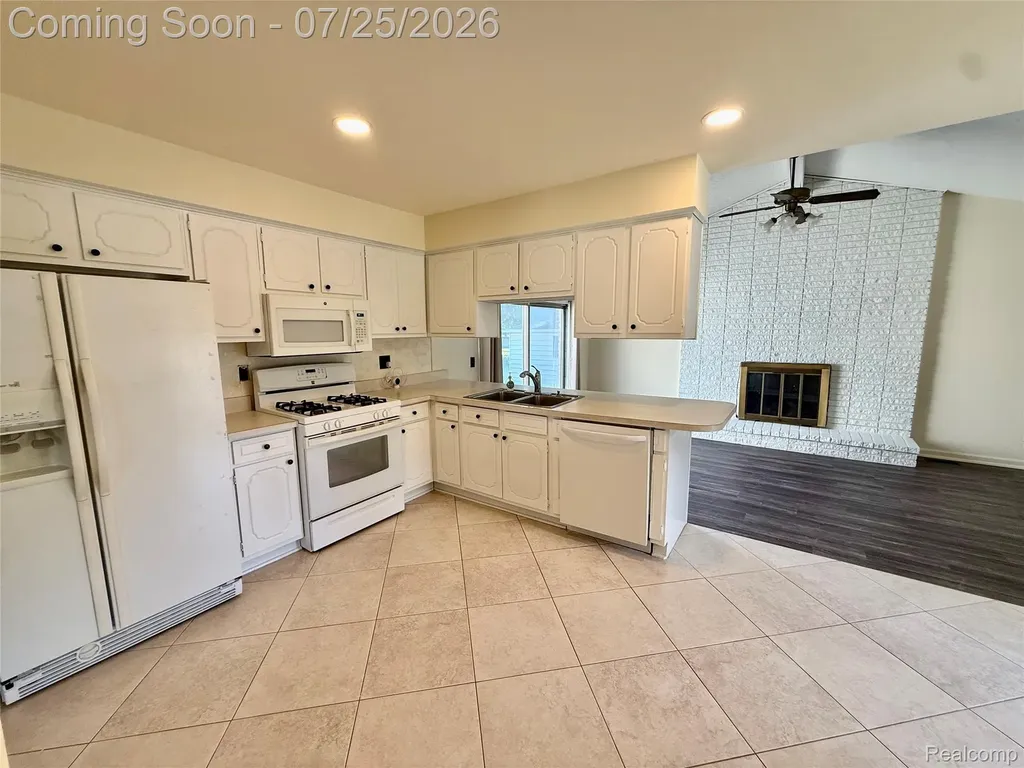 37018 Tamarack Drive Sterling Heights City MI 48310