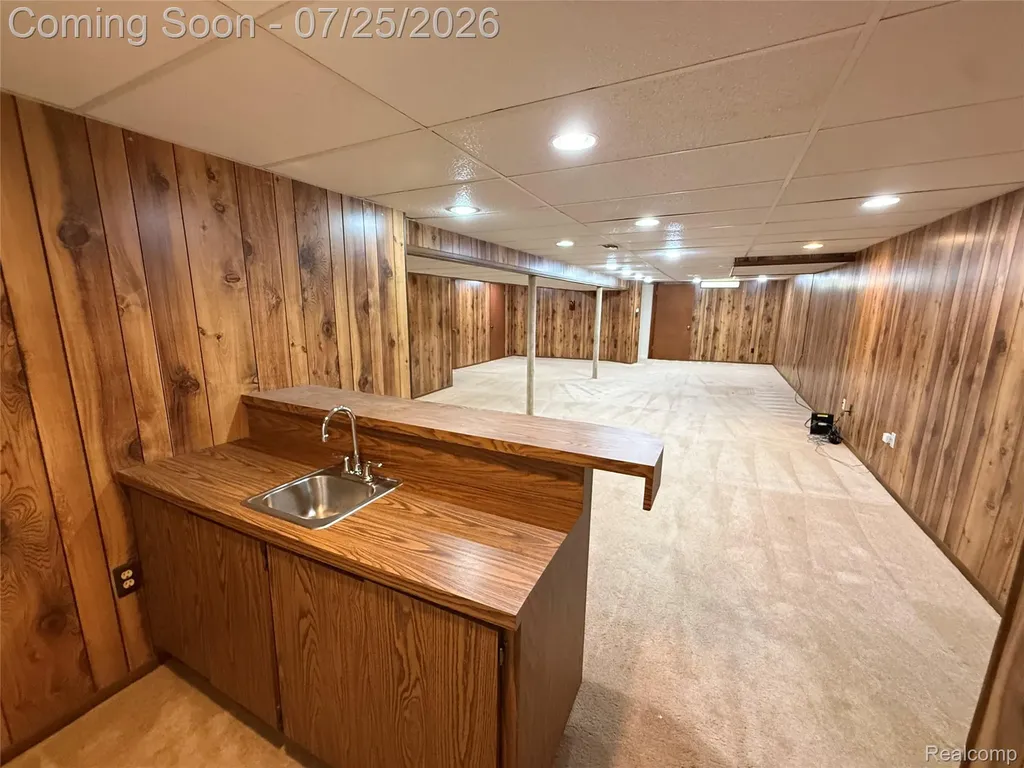 37018 Tamarack Drive Sterling Heights City MI 48310
