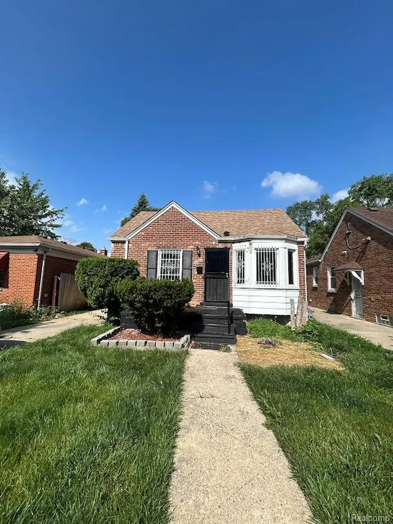 7675 Greenview Avenue Detroit City MI 48228