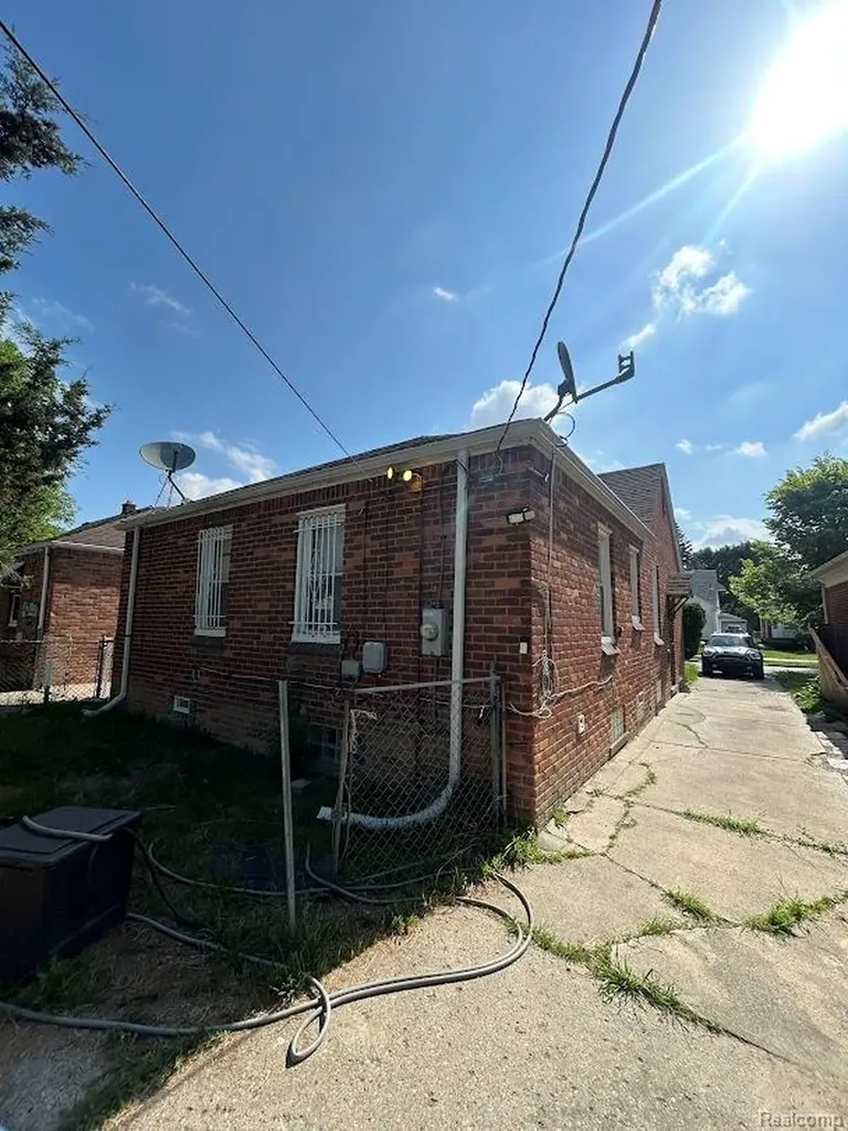 7675 Greenview Avenue Detroit City MI 48228