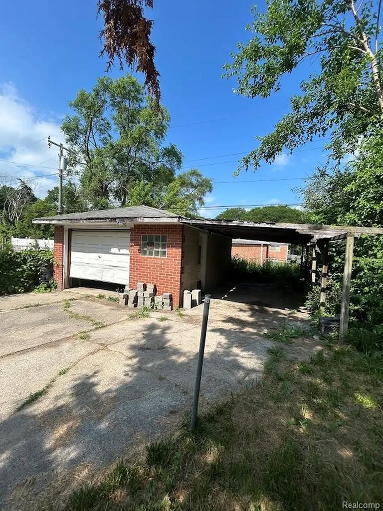 7675 Greenview Avenue Detroit City MI 48228
