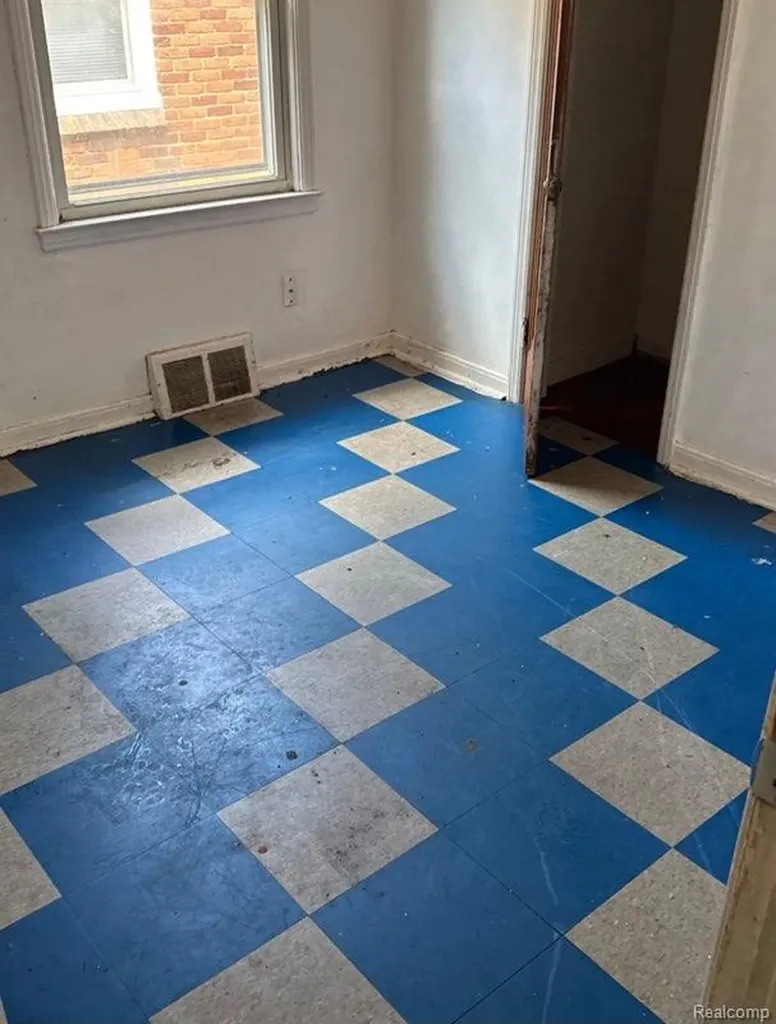 7675 Greenview Avenue Detroit City MI 48228