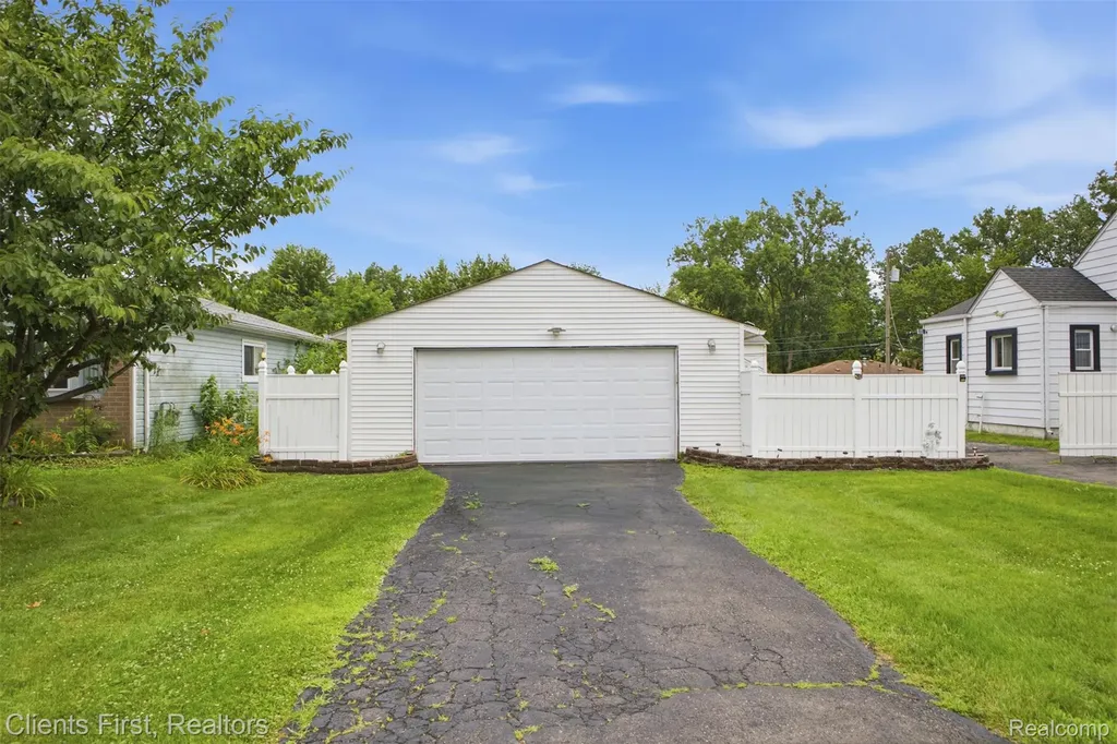 15182 Cooper Street Taylor City MI 48180