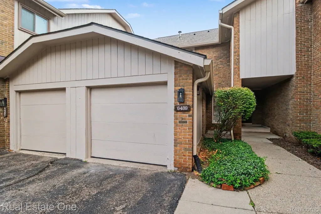 6489 Maple Hills Drive Bloomfield Hills City MI 48301
