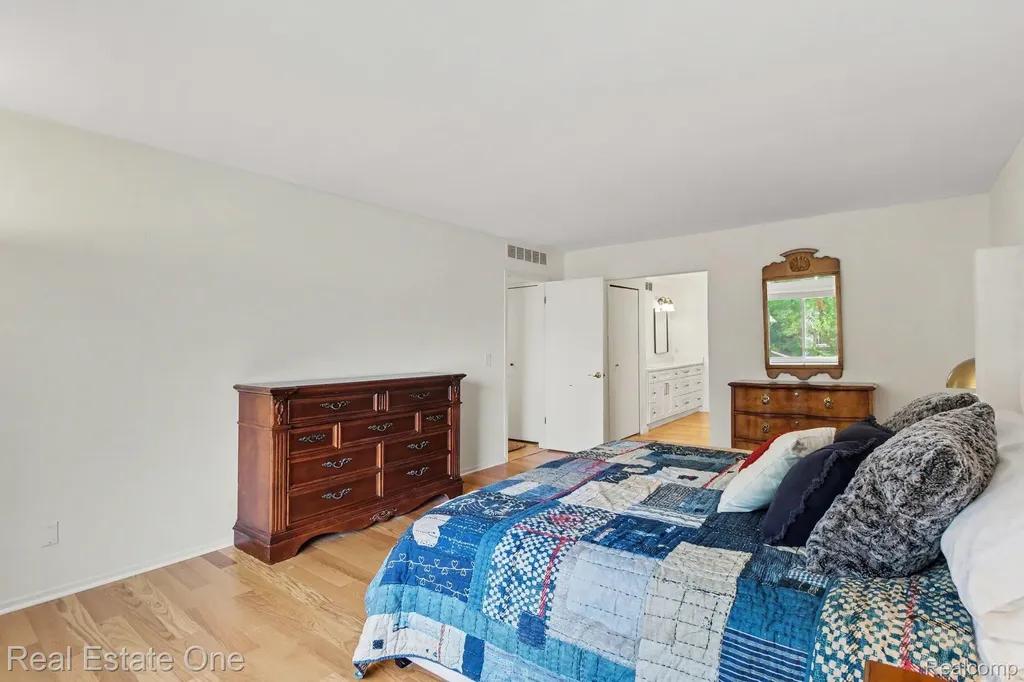 6489 Maple Hills Drive Bloomfield Hills City MI 48301
