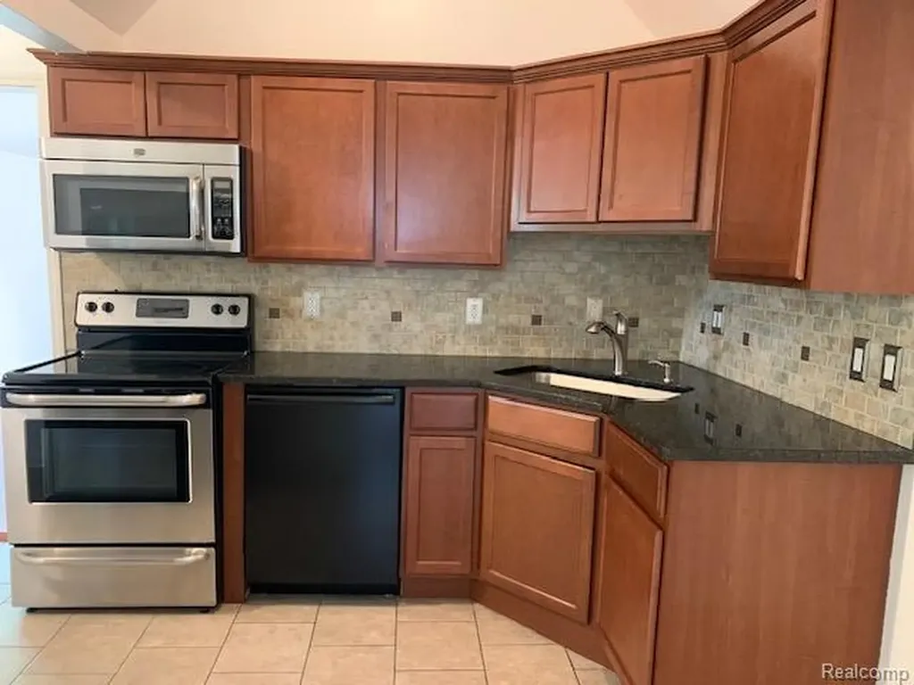 18334 Irving Street Livonia City MI 48152