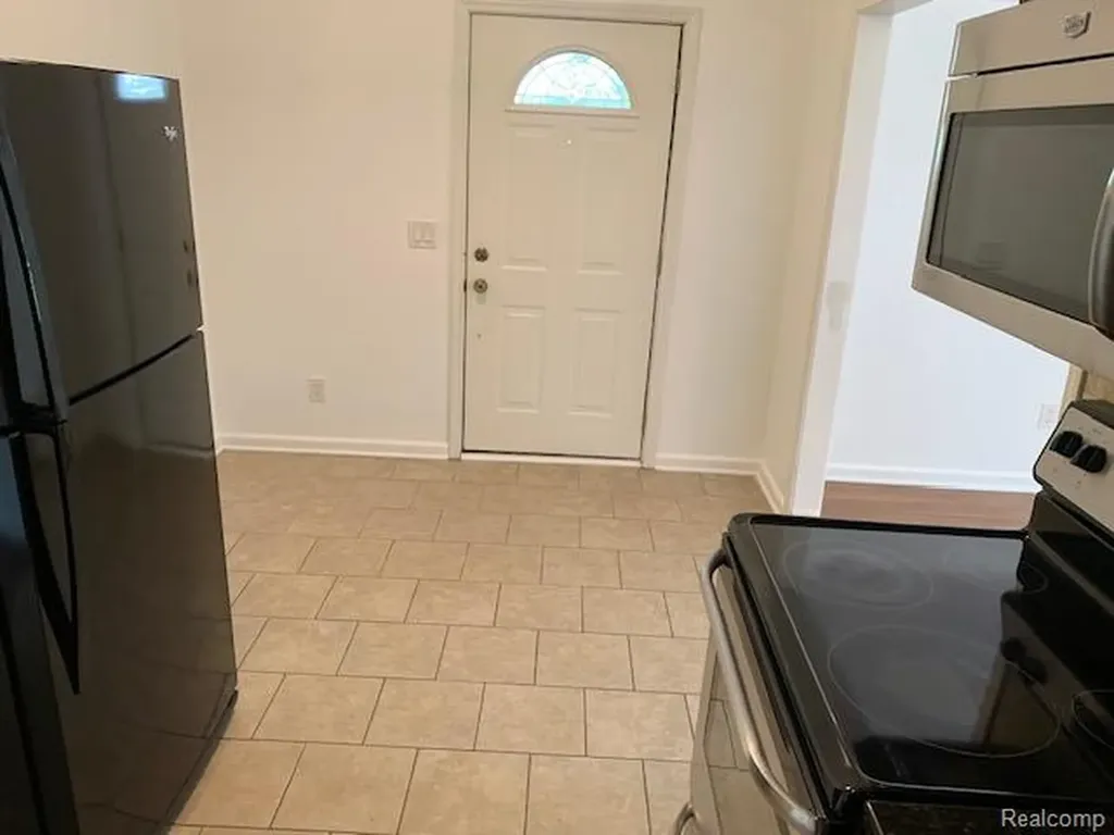 18334 Irving Street Livonia City MI 48152