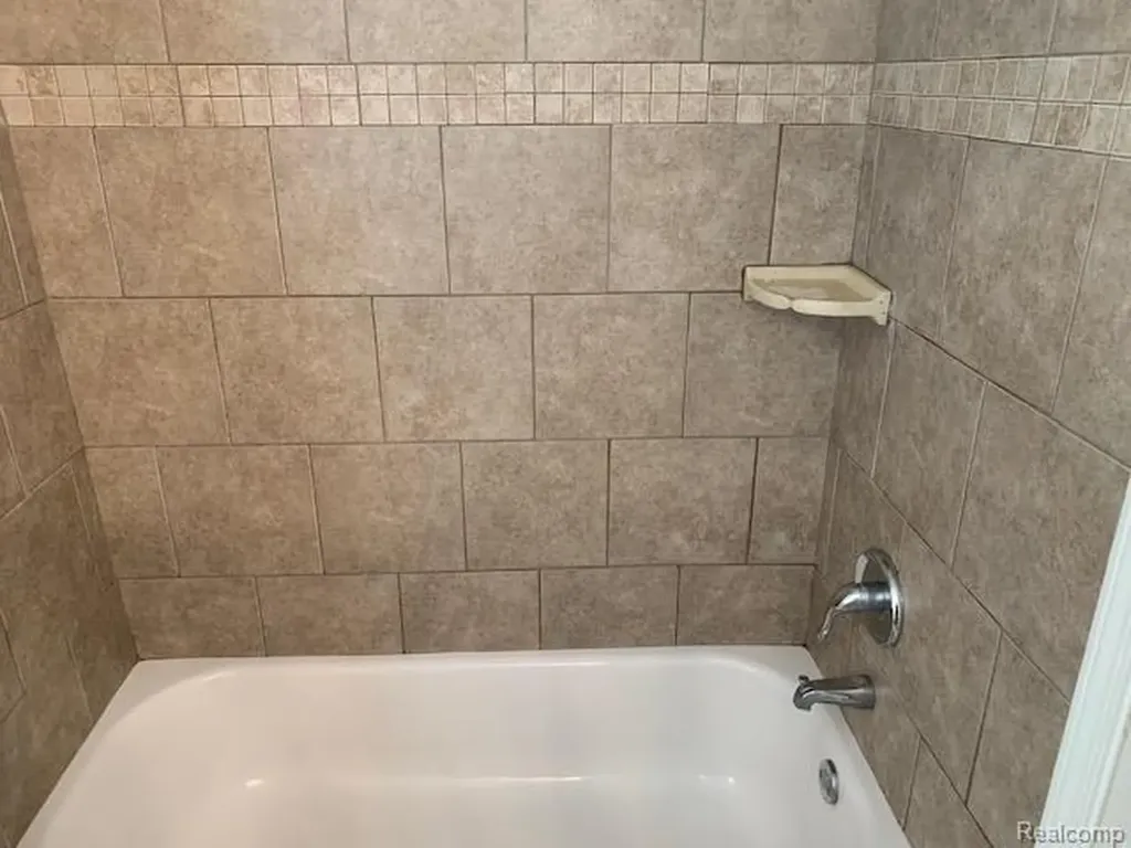 18334 Irving Street Livonia City MI 48152
