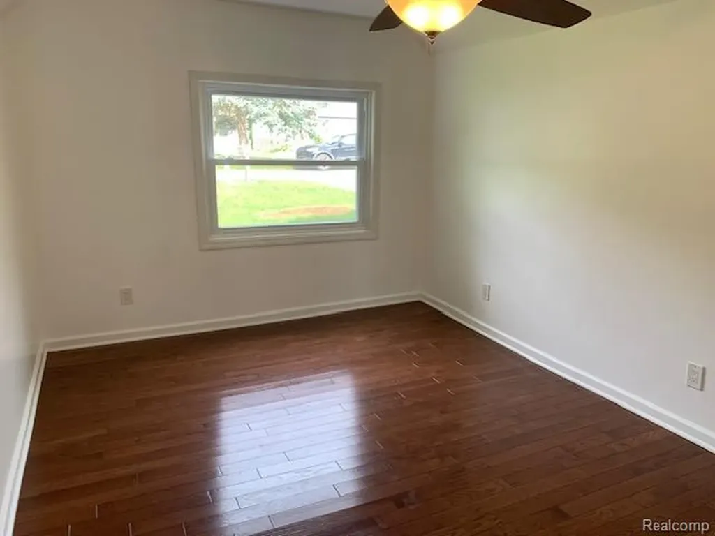 18334 Irving Street Livonia City MI 48152