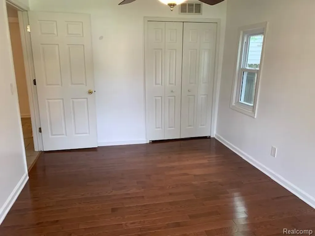 18334 Irving Street Livonia City MI 48152