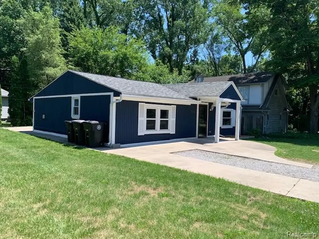 18334 Irving Street Livonia City MI 48152
