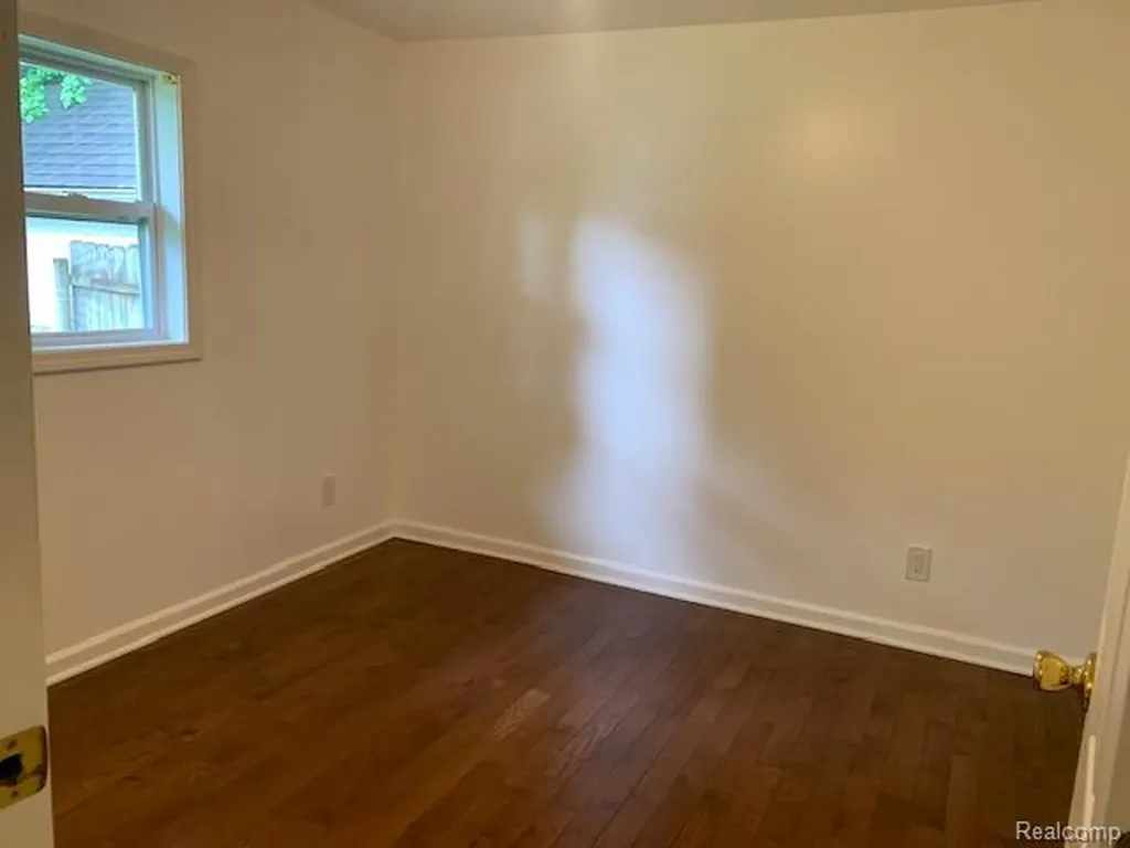 18334 Irving Street Livonia City MI 48152