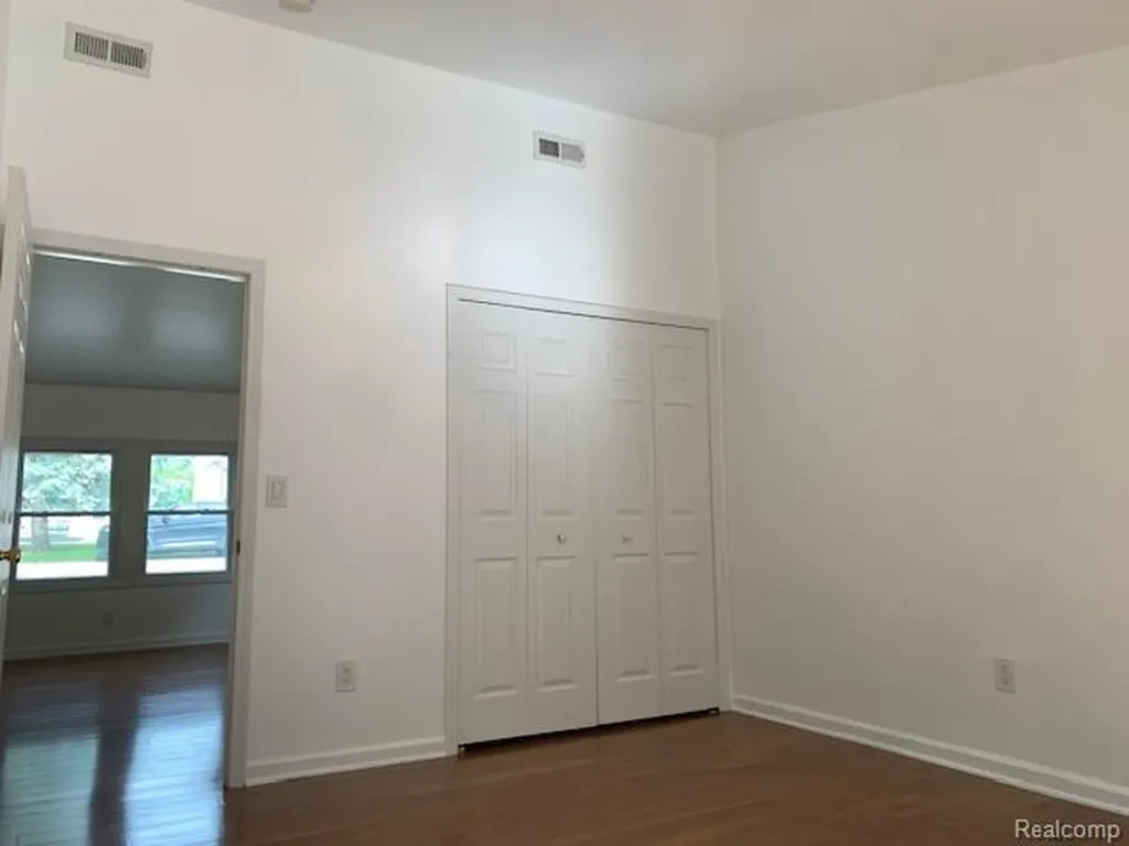 18334 Irving Street Livonia City MI 48152