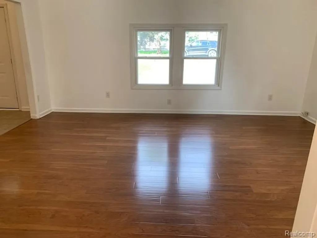 18334 Irving Street Livonia City MI 48152
