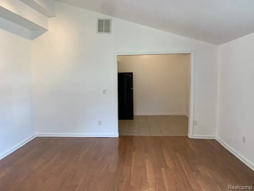 18334 Irving Street Livonia City MI 48152