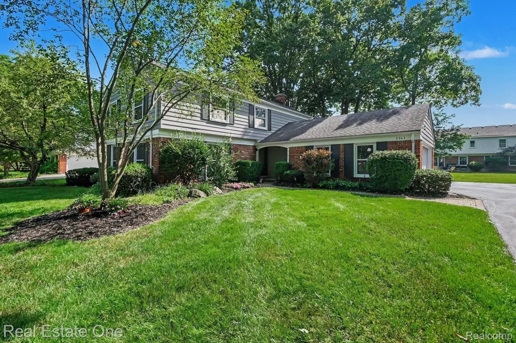5963 Barnstable Court West Bloomfield Charter Township MI 48322