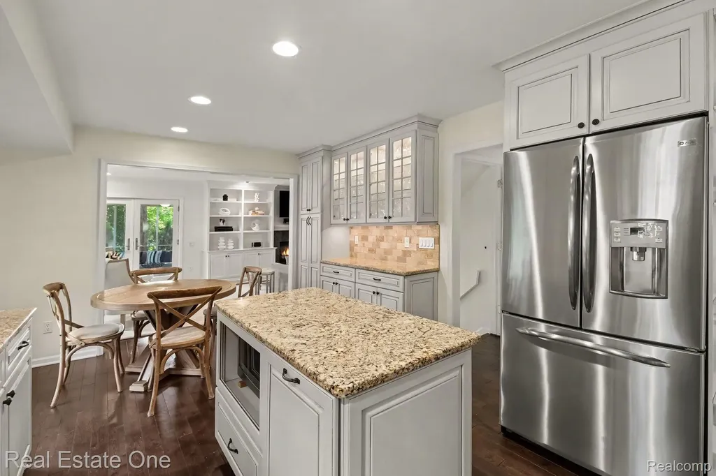 5963 Barnstable Court West Bloomfield Charter Township MI 48322