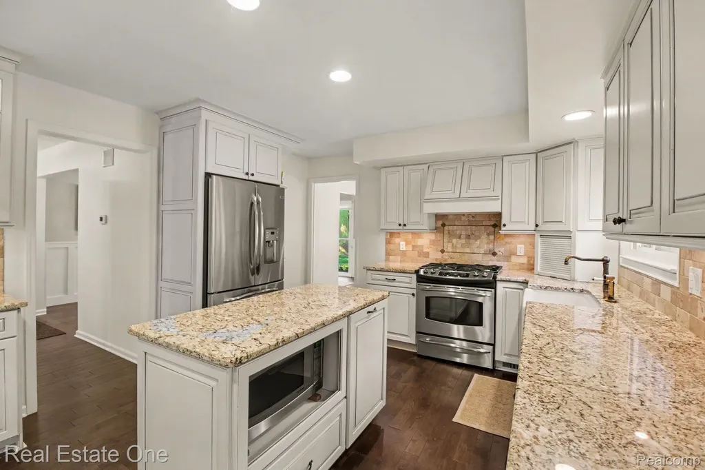 5963 Barnstable Court West Bloomfield Charter Township MI 48322