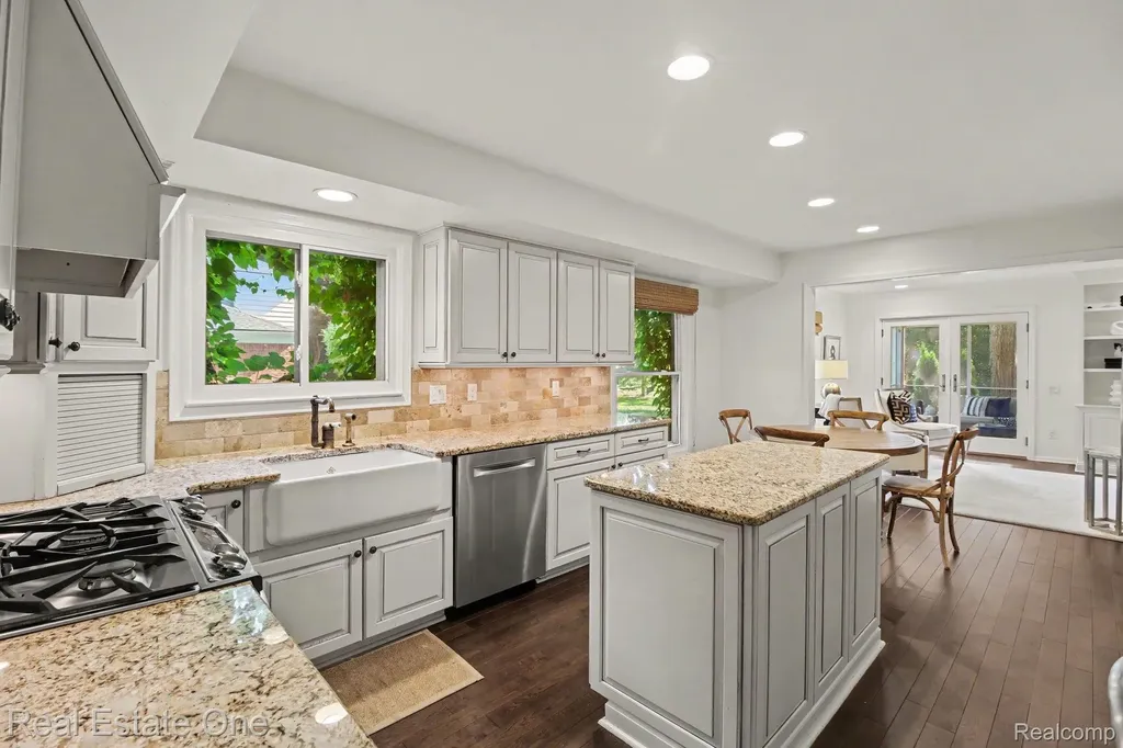 5963 Barnstable Court West Bloomfield Charter Township MI 48322
