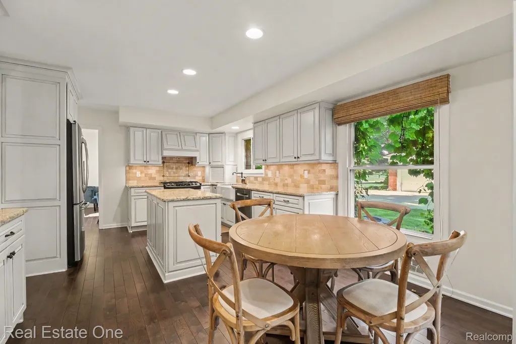 5963 Barnstable Court West Bloomfield Charter Township MI 48322