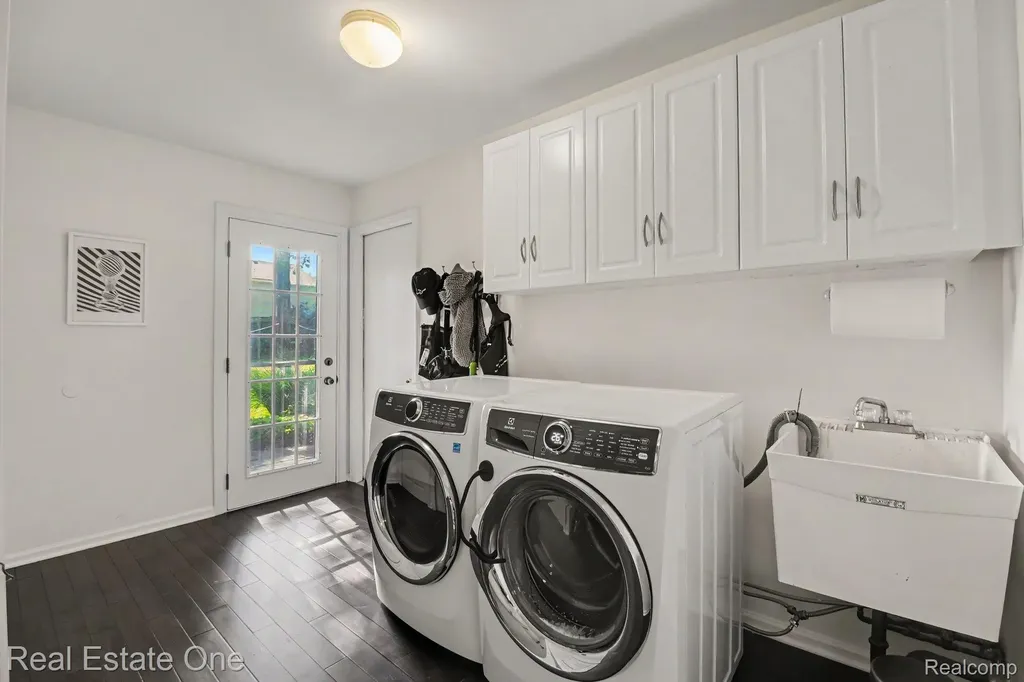 5963 Barnstable Court West Bloomfield Charter Township MI 48322