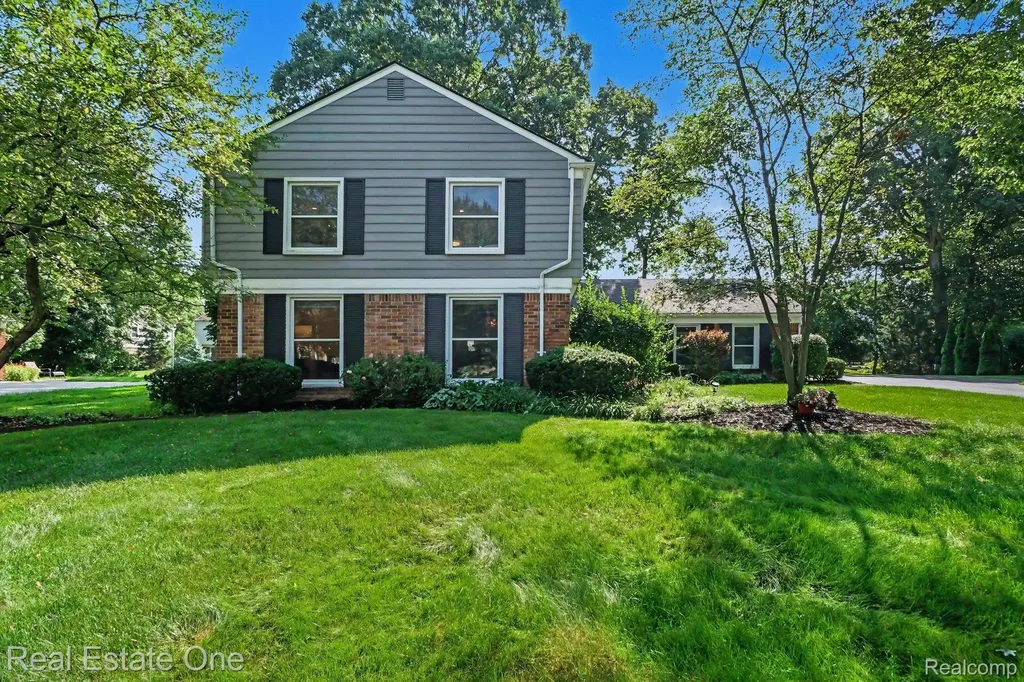 5963 Barnstable Court West Bloomfield Charter Township MI 48322