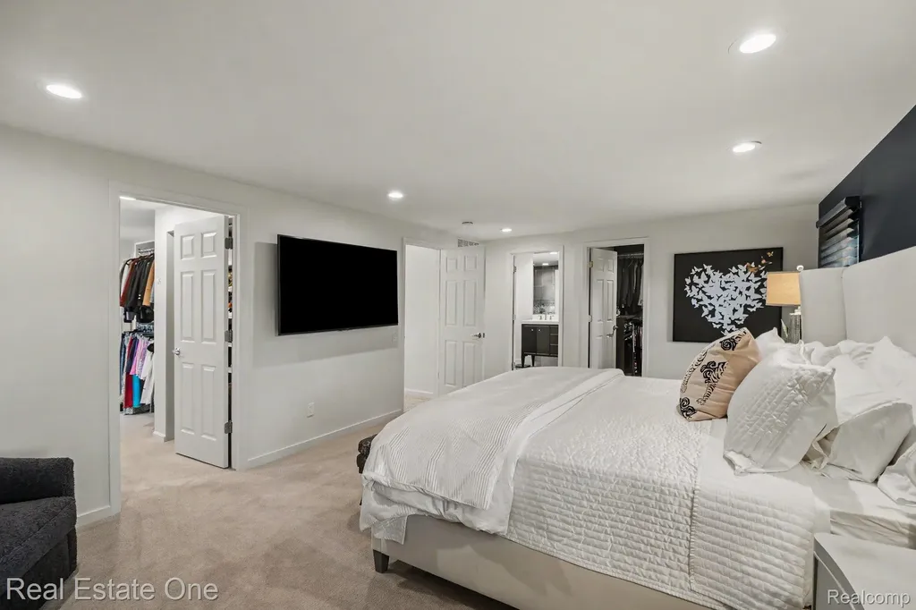 5963 Barnstable Court West Bloomfield Charter Township MI 48322